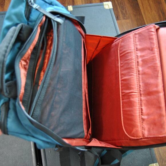 Swissgear Blue Computer Backpack w/ Orange Accents & Inside Pockets - Picture 10 of 10